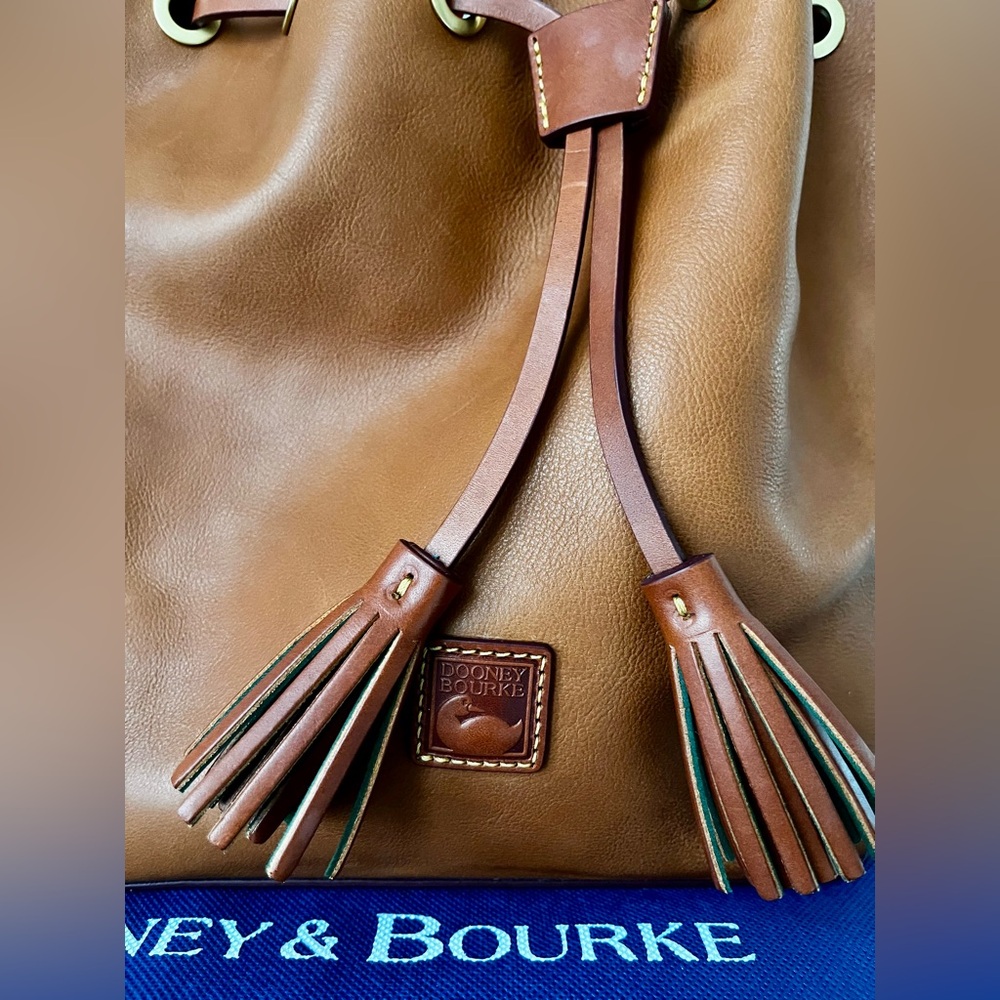 Dooney and Bourke Tasha Florentine Leather Drawstring Shoulder Bag Natural EUC - Picture 3 of 15